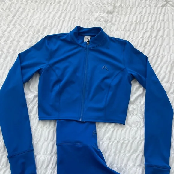 Oneractive Timeless Crop Jacket with high waisted leggings - Picture 5 of 10